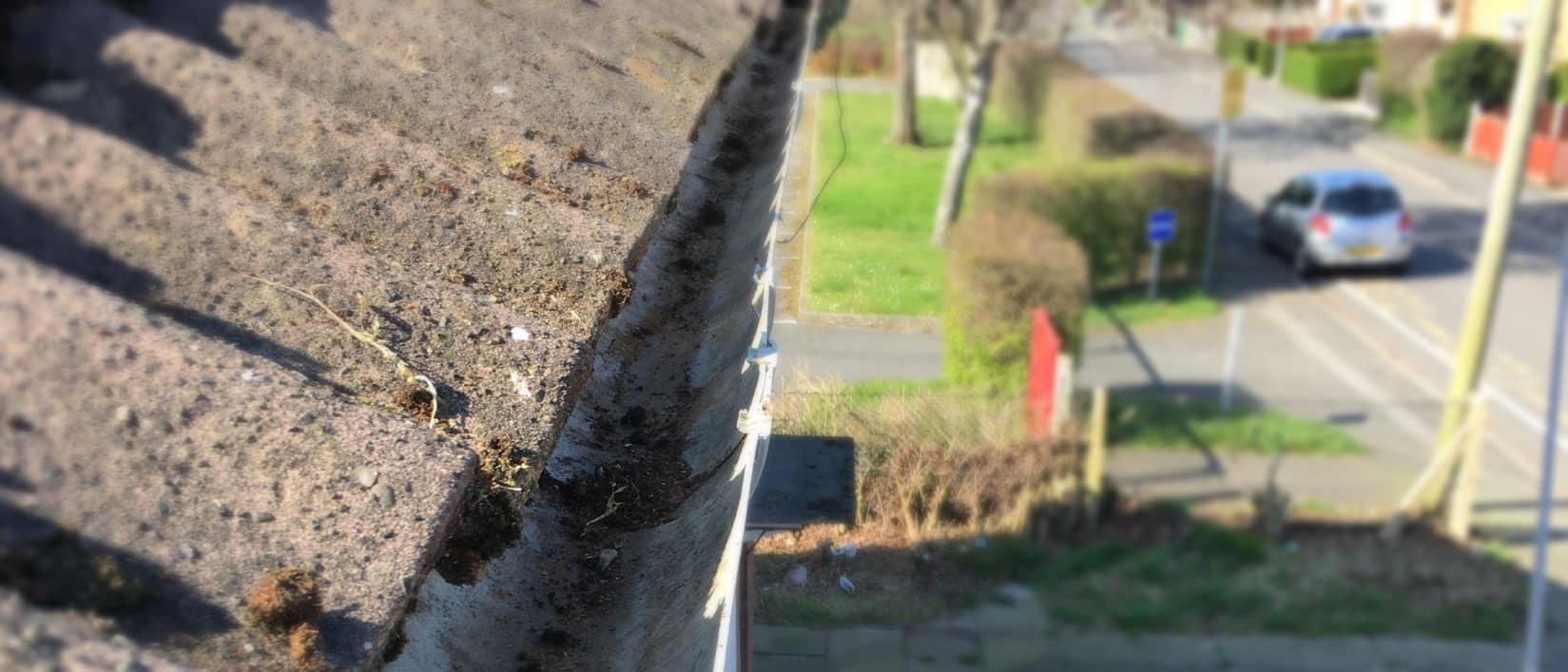 Gutter cleaning and clearing service